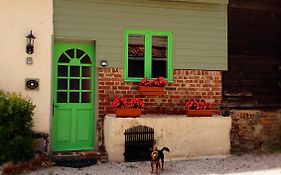 Le Petit Hameau